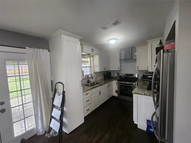 $229,900 | 510 Edgebrook Drive, Houston, TX 77034