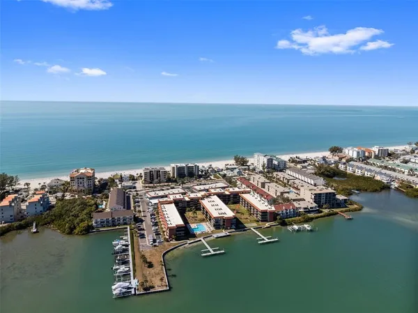 $3,000 | 19701 Gulf Boulevard, Unit 423, Indian Shores, FL 33785