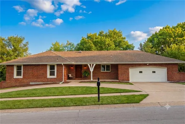 $335,000 | 7400 East 126th Street, Grandview, MO 64030