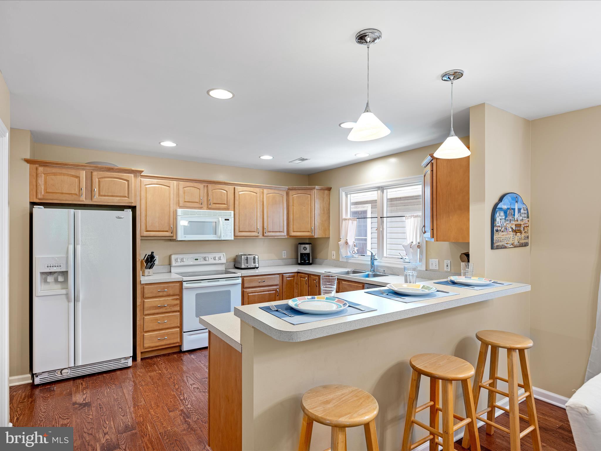 734 Deer Leap Drive, Unit 4 Bethany Beach, DE 19930 - Photo 16 of 53 kitchen with breakfast bar