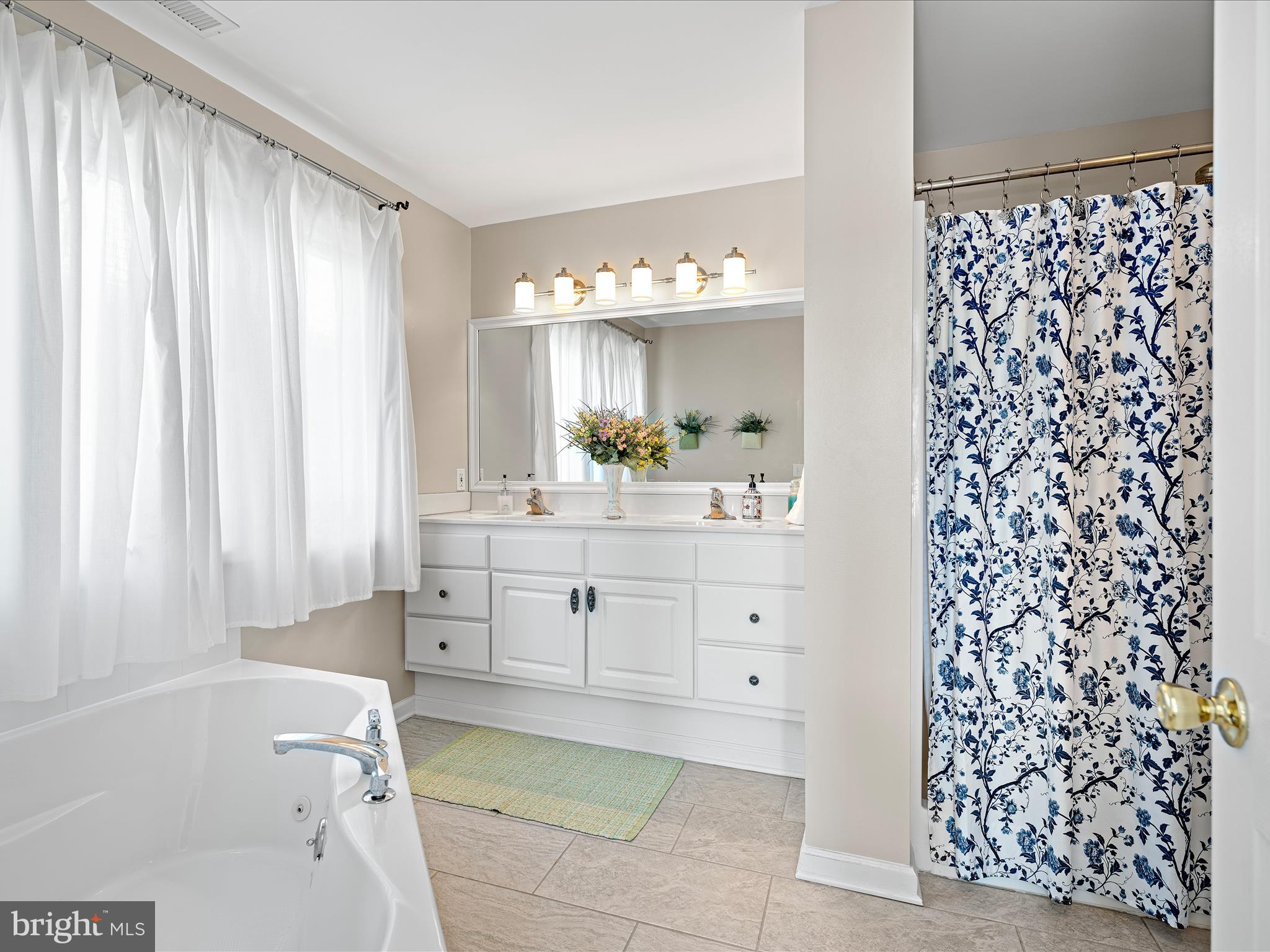 734 Deer Leap Drive, Unit 4 Bethany Beach, DE 19930 - Photo 33 of 53 Primary suite bath