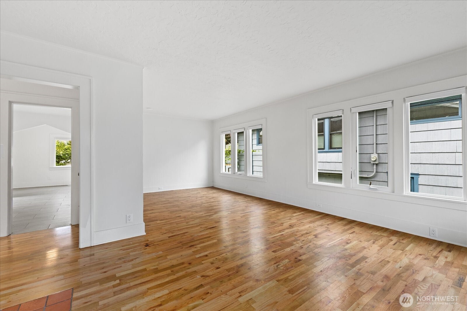 706 North 78th Street Seattle, WA 98103 - Photo 12 of 32