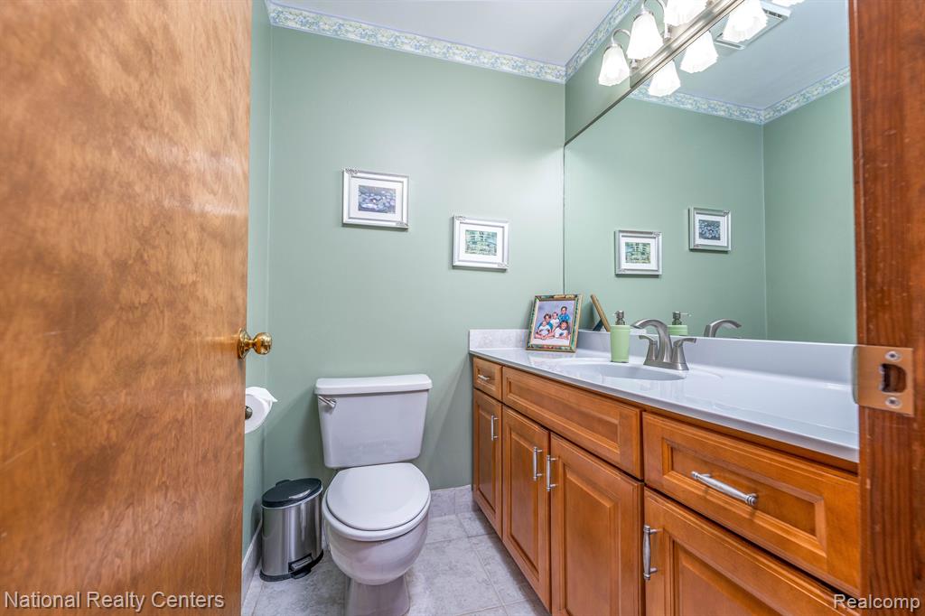37164 Chesapeake Road Farmington Hills, MI 48335 - Photo 15 of 40