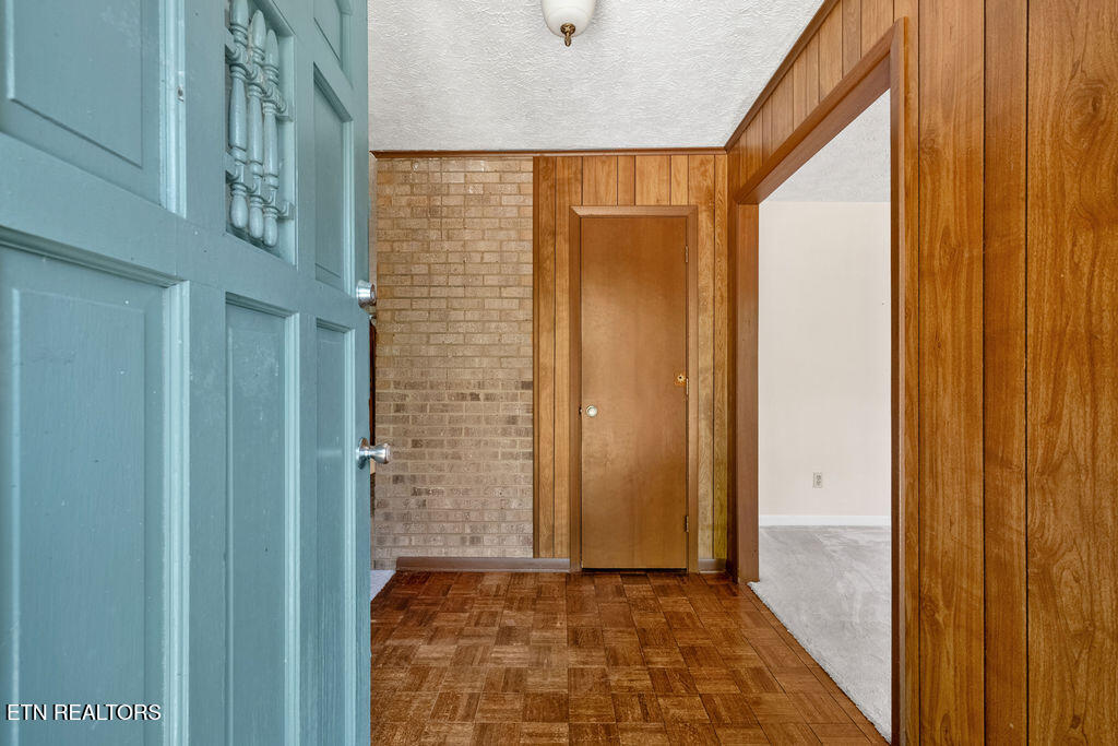 1218 Hitch Road Maryville, TN 37804 - Photo 11 of 48 Foyer