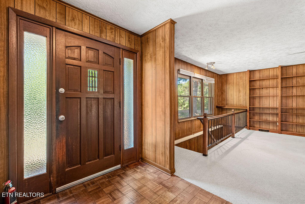 1218 Hitch Road Maryville, TN 37804 - Photo 12 of 48 Foyer to Den