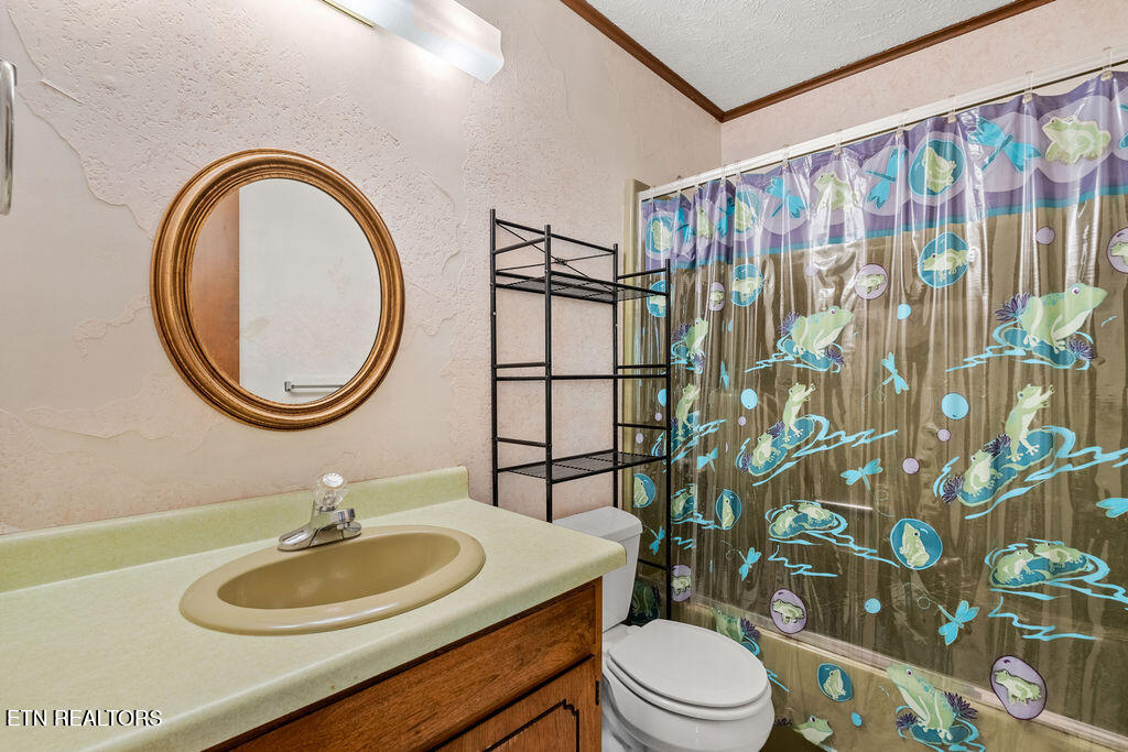 1218 Hitch Road Maryville, TN 37804 - Photo 28 of 57 Full Bath in Hallway