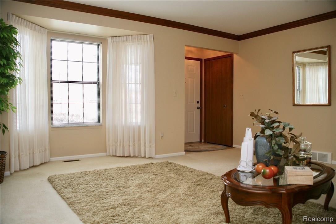 360 Meadow Bridge Drive Rochester, MI 48307 - Photo 3 of 12 fullsizeoutput_7f3.jpeg