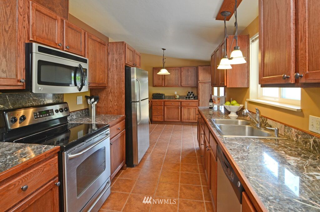 334 East 28th Street Bremerton, WA 98310 - Photo 7 of 21 Gallery Image 7