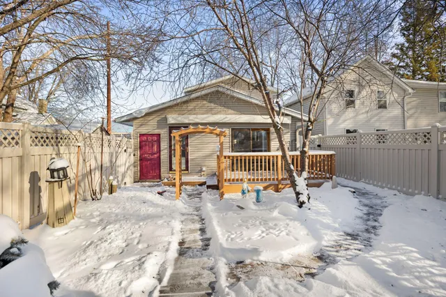 $275,000 | 217 Beech Street, Chaska, MN 55318