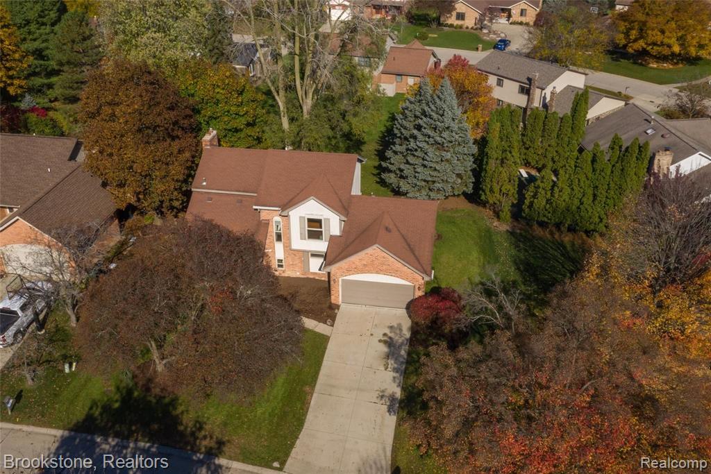937 Ten Point Drive Rochester Hills, MI 48309 - Photo 1 of 40