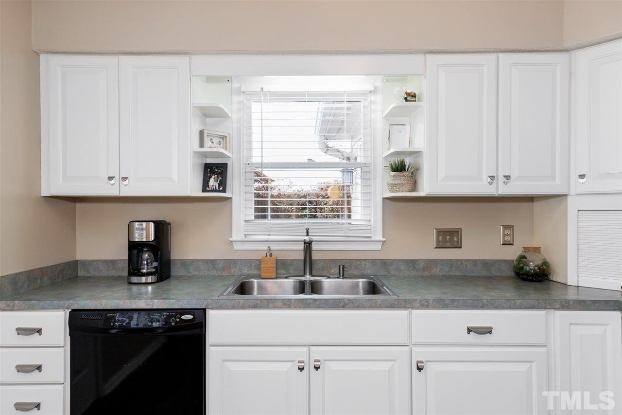 6909 Saxby Court Raleigh, NC 27613 - Photo 4 of 30
