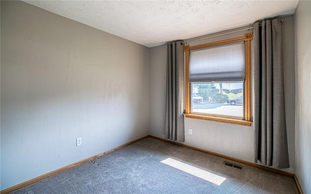 1312 Greenhill Rd Extension Pittsburgh, PA 15209 - Photo 12 of 25