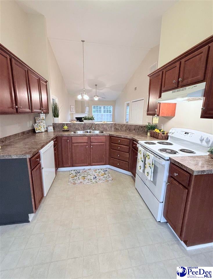305 Inlet Court Florence, SC 29505 - Photo 7 of 32 Gallery Image 7