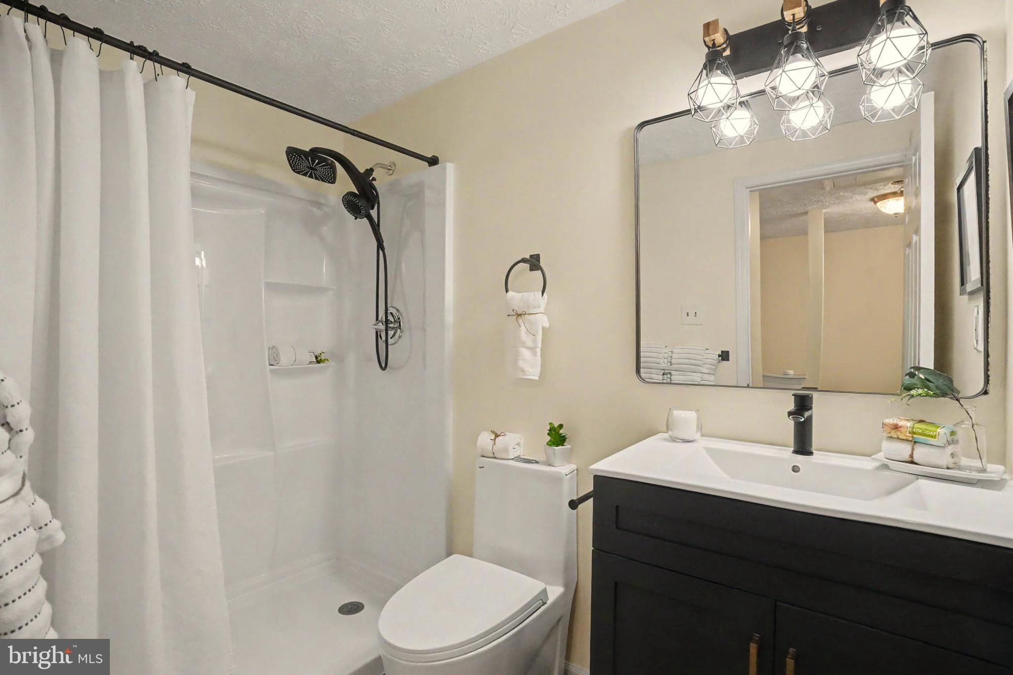 7632 Mandan Road Greenbelt, MD 20770 - Photo 18 of 30 Upper Level Bath