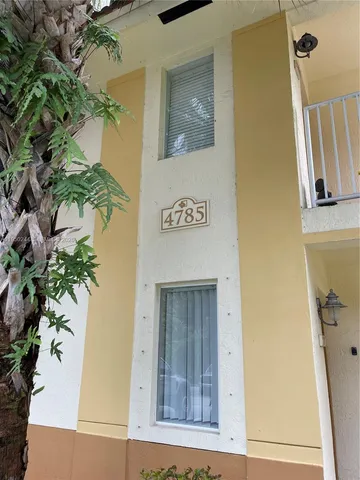 $2,200 | 4785 Southwest 62nd Avenue, Unit 101, Davie, FL 33314