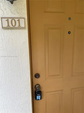 $2,200 | 4785 Southwest 62nd Avenue, Unit 101, Davie, FL 33314
