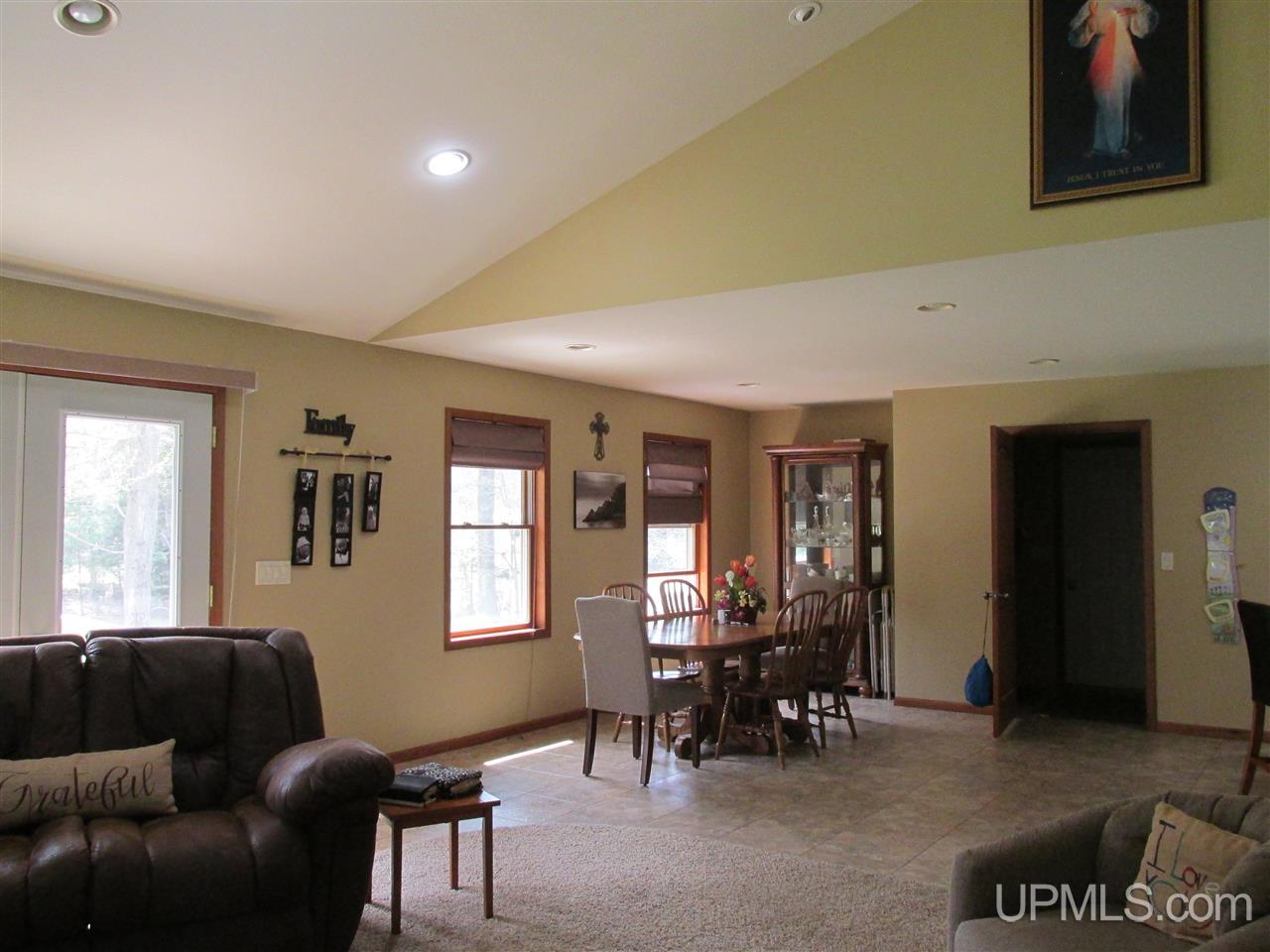 6388 L L.5 Road Gladstone, MI 49837 - Photo 4 of 49