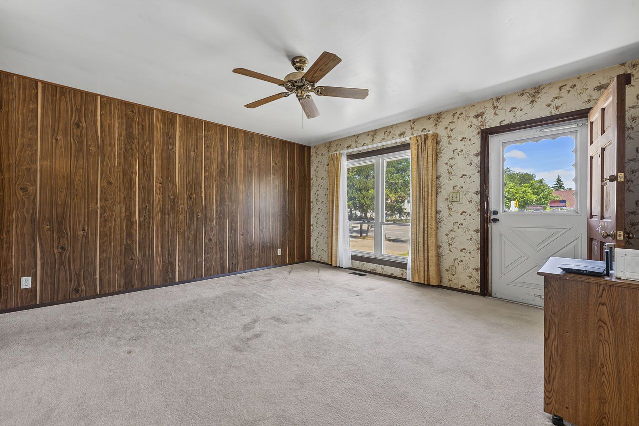 315 East Schaumburg Road Streamwood, IL 60107 - Photo 3 of 23 Gallery Image 3