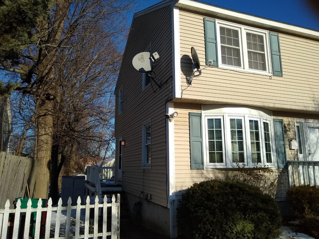 165 Mammoth Road Lowell, MA 01854 - Photo 3 of 17