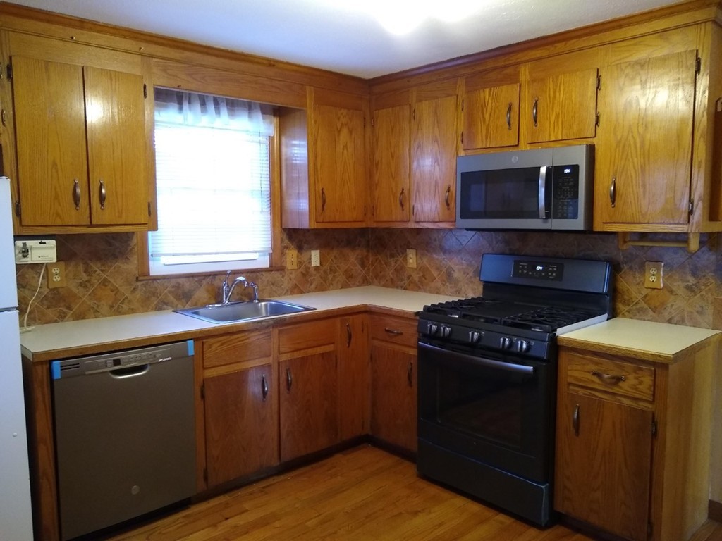 165 Mammoth Road Lowell, MA 01854 - Photo 6 of 17
