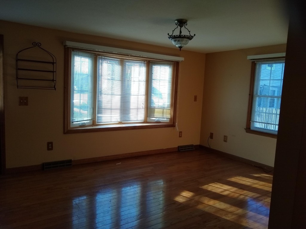 165 Mammoth Road Lowell, MA 01854 - Photo 8 of 17