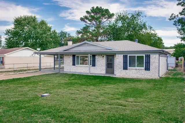 $166,000 | 130 Wright Drive, Blossom, TX 75416