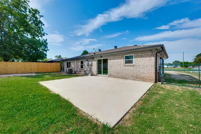 $166,000 | 130 Wright Drive, Blossom, TX 75416