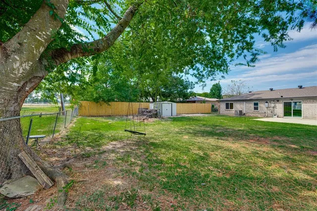 $166,000 | 130 Wright Drive, Blossom, TX 75416