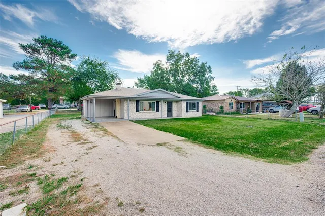 $166,000 | 130 Wright Drive, Blossom, TX 75416