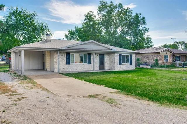 $166,000 | 130 Wright Drive, Blossom, TX 75416