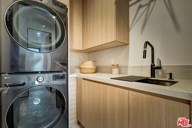 $3,326,000 | 12307 Collins Street, Valley Village, CA 91607