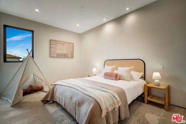 $3,326,000 | 12307 Collins Street, Valley Village, CA 91607