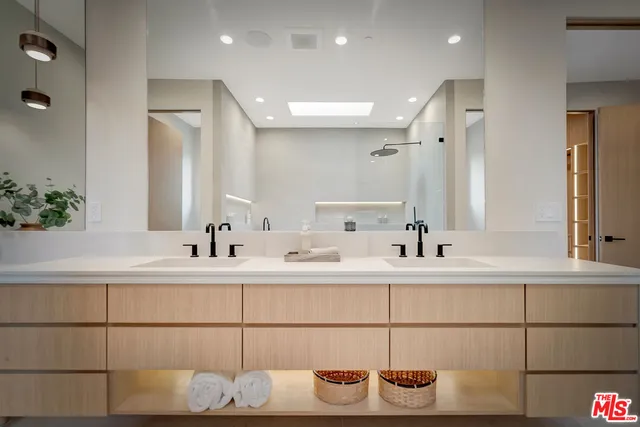 $3,326,000 | 12307 Collins Street, Valley Village, CA 91607