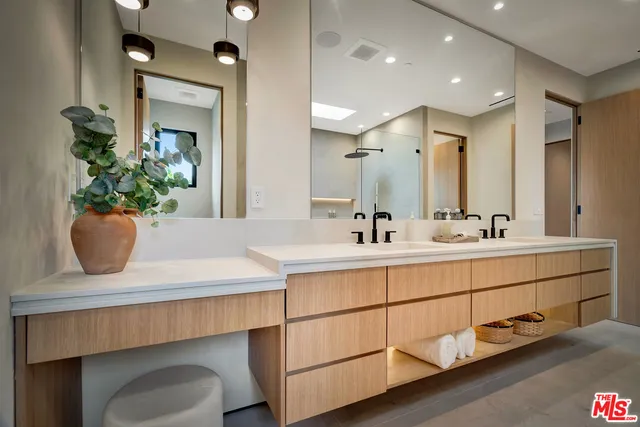 $3,326,000 | 12307 Collins Street, Valley Village, CA 91607