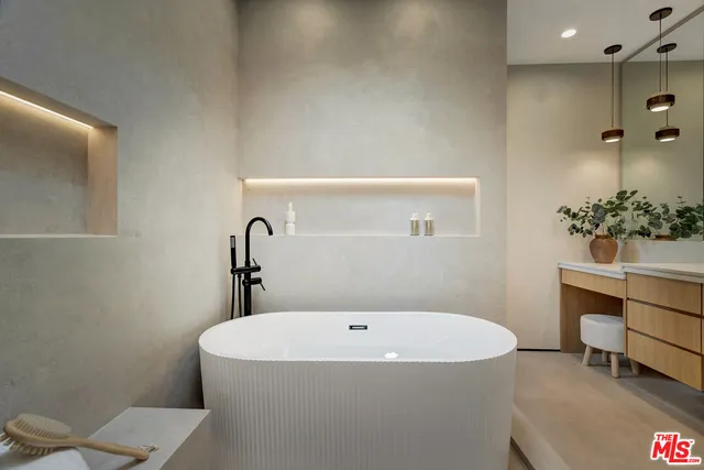 $3,326,000 | 12307 Collins Street, Valley Village, CA 91607