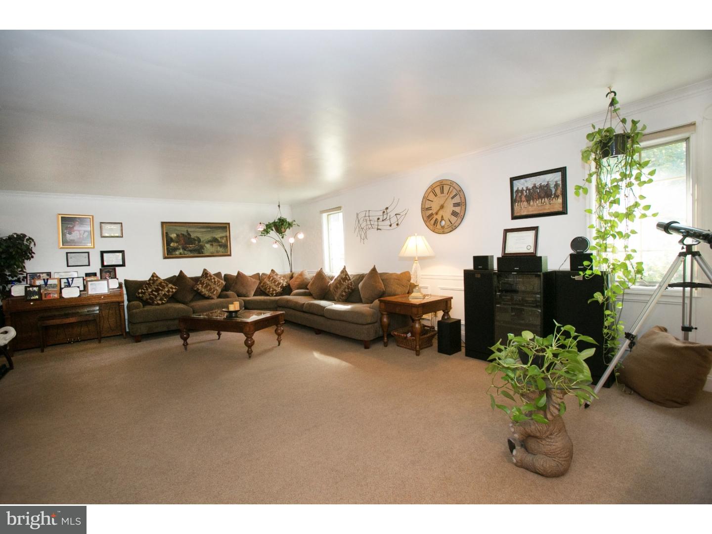 630 Davis Road Cheltenham, PA 19012 - Photo 4 of 25 Living Room