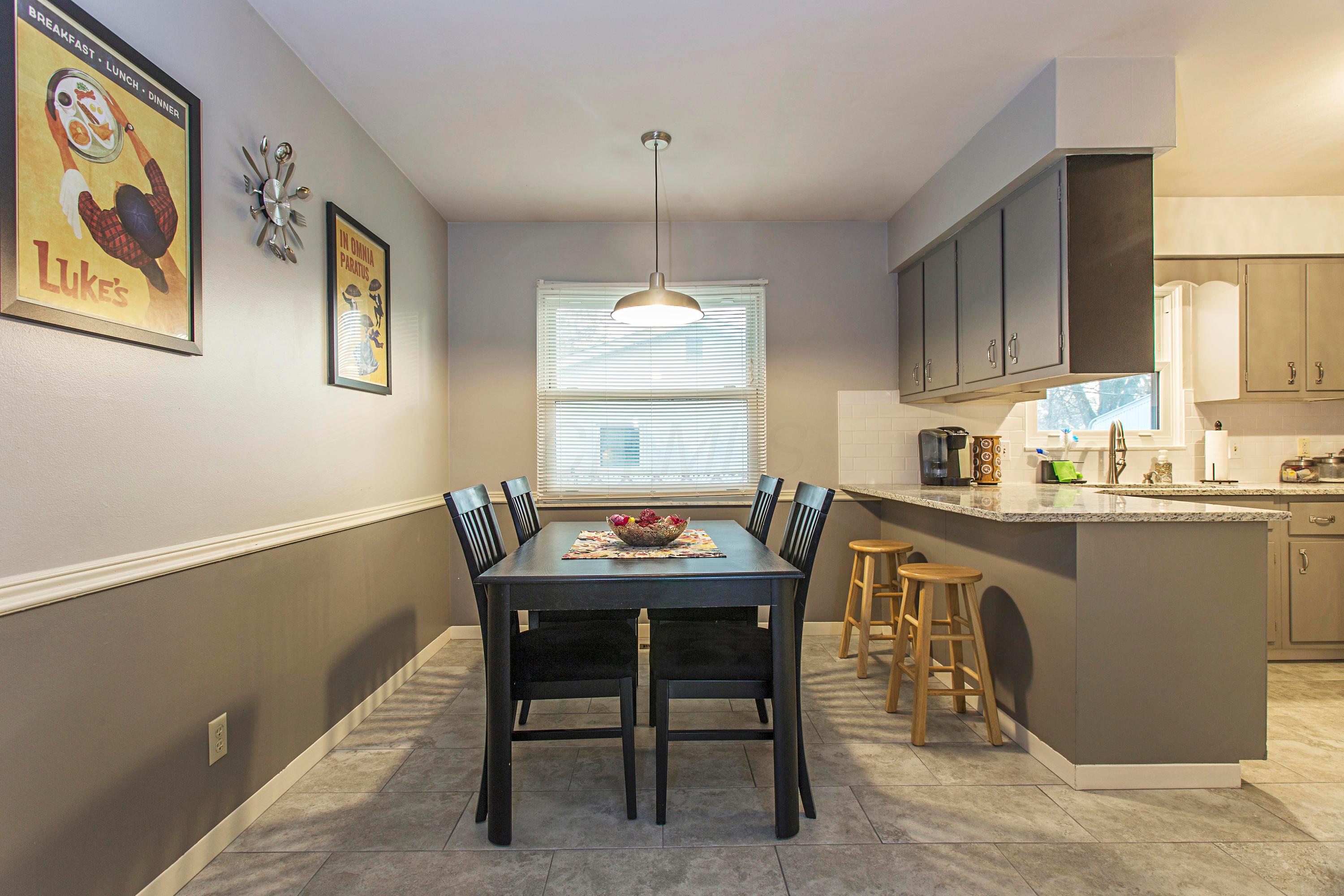 927 Garvey Road Columbus, OH 43229 - Photo 5 of 19 Gallery Image 5
