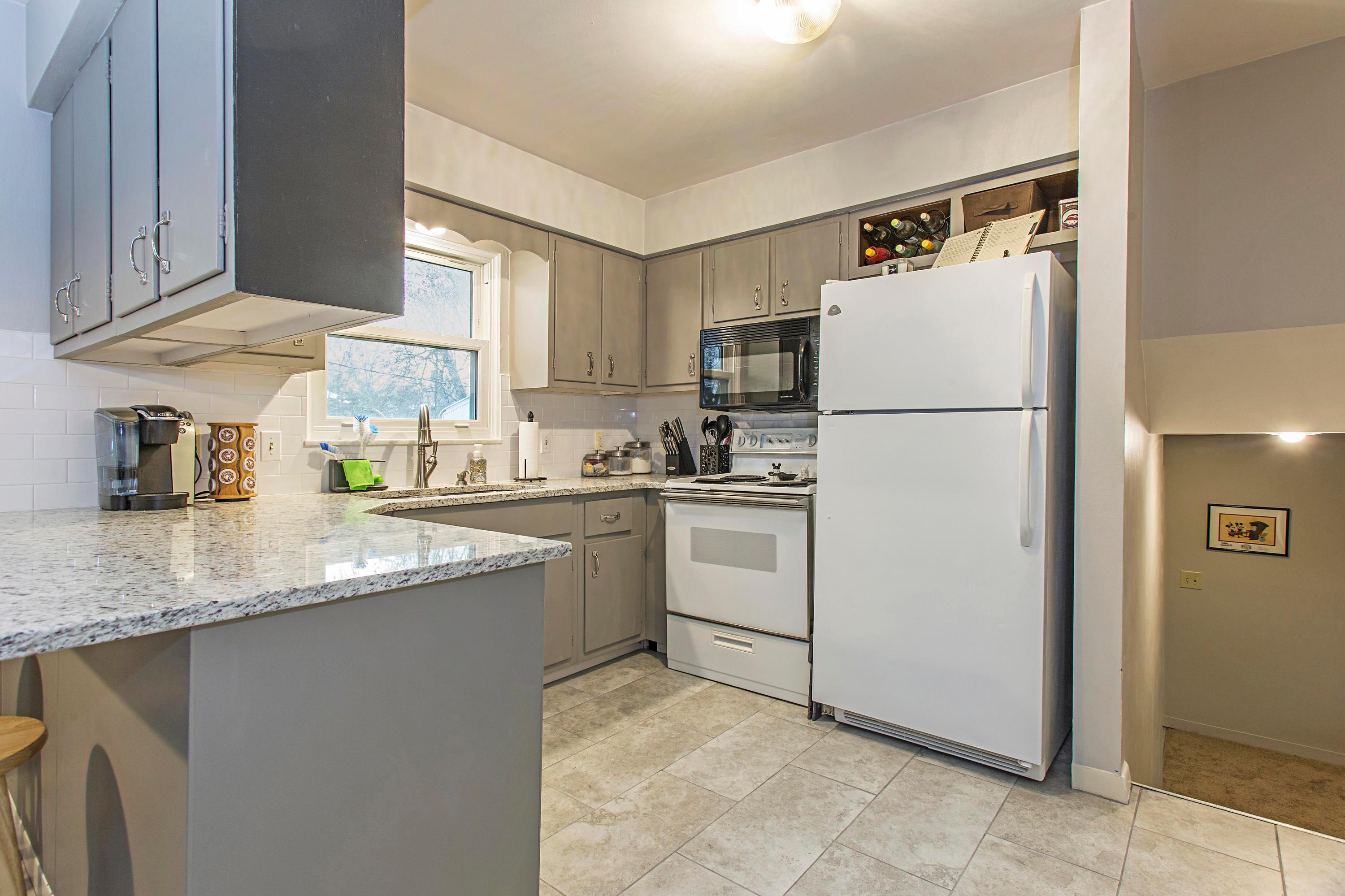 927 Garvey Road Columbus, OH 43229 - Photo 6 of 19 Gallery Image 6