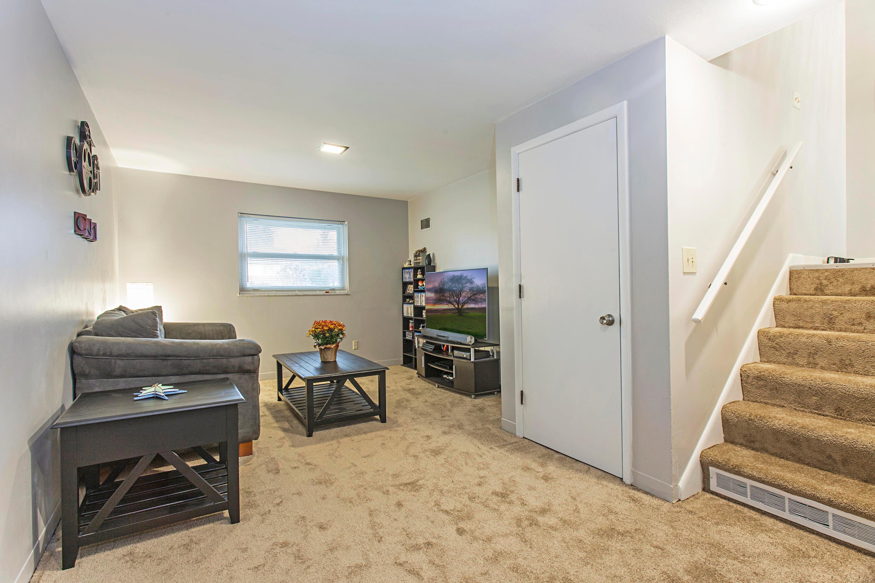 927 Garvey Road Columbus, OH 43229 - Photo 8 of 19 Gallery Image 8