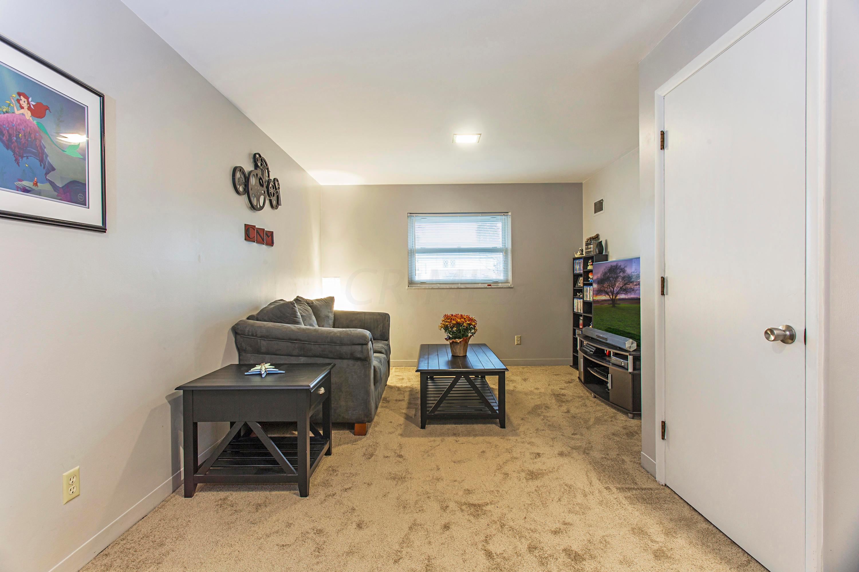 927 Garvey Road Columbus, OH 43229 - Photo 9 of 19 Gallery Image 9
