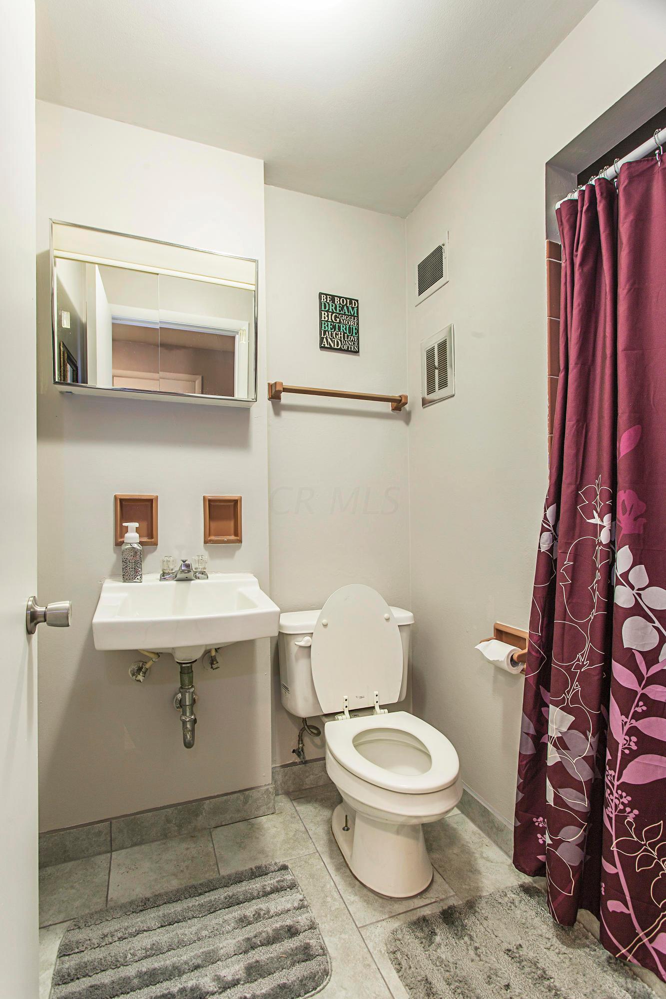 927 Garvey Road Columbus, OH 43229 - Photo 10 of 19 Gallery Image 10