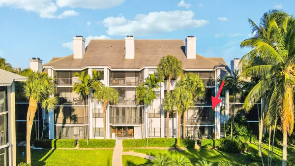 $395,000 | 122 Bay Colony Drive North, Juno Beach, FL 33408