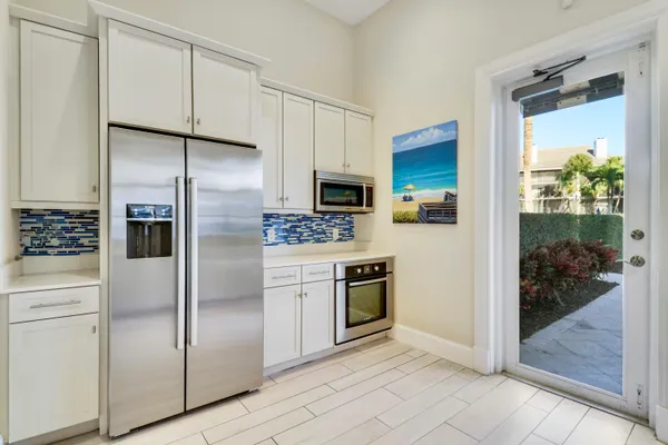 $395,000 | 122 Bay Colony Drive North, Juno Beach, FL 33408