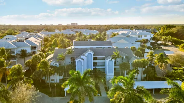 $395,000 | 122 Bay Colony Drive North, Juno Beach, FL 33408