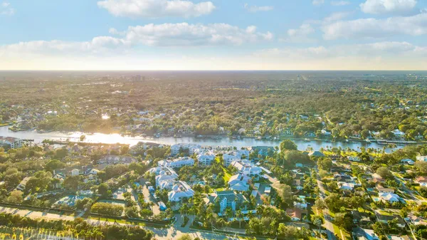 $395,000 | 122 Bay Colony Drive North, Juno Beach, FL 33408