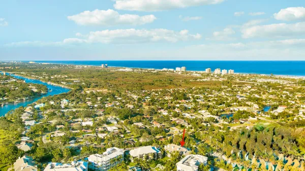 $395,000 | 122 Bay Colony Drive North, Juno Beach, FL 33408