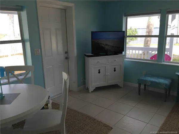 a view of a livingroom with furniture window and outside view