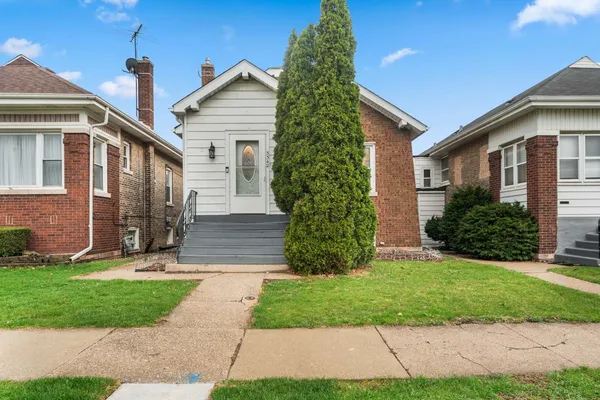 $279,000 | 3342 Lombard Avenue, Berwyn, IL 60402