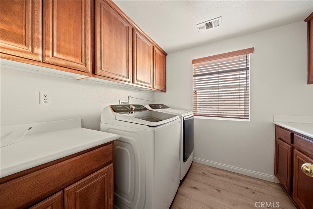 4660 Spice Street Lancaster, CA 93536 - Photo 24 of 42 a utility room with sink dryer and washer