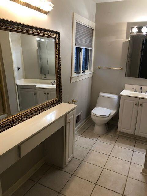 2674 Fishinger Road Upper Arlington, OH 43221 - Photo 16 of 33 The upper level full bath has a tile floor, 2 vanity areas, and a jetted bathtub/shower.